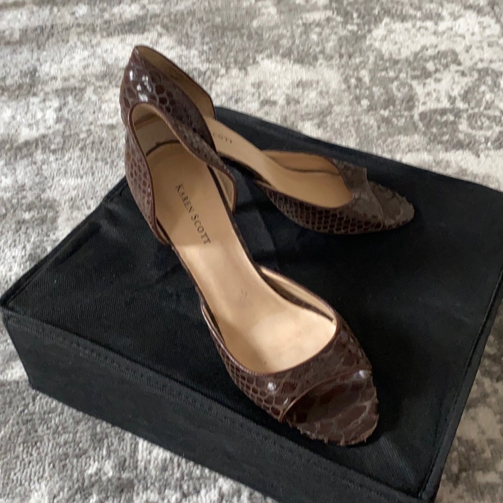 Karen Scott Croc Peep Toe Heels